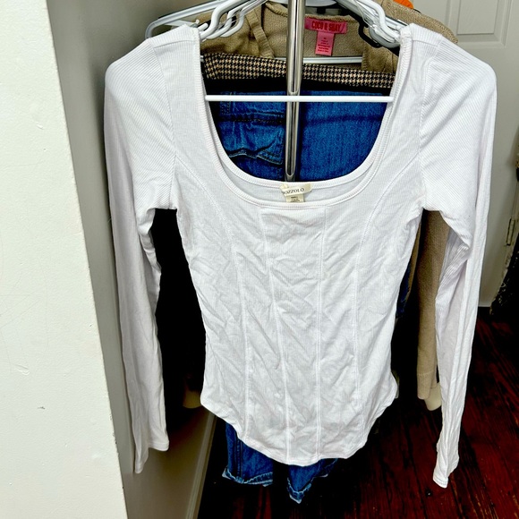 White long sleeve, corset style top (with stretch) - Picture 3 of 4